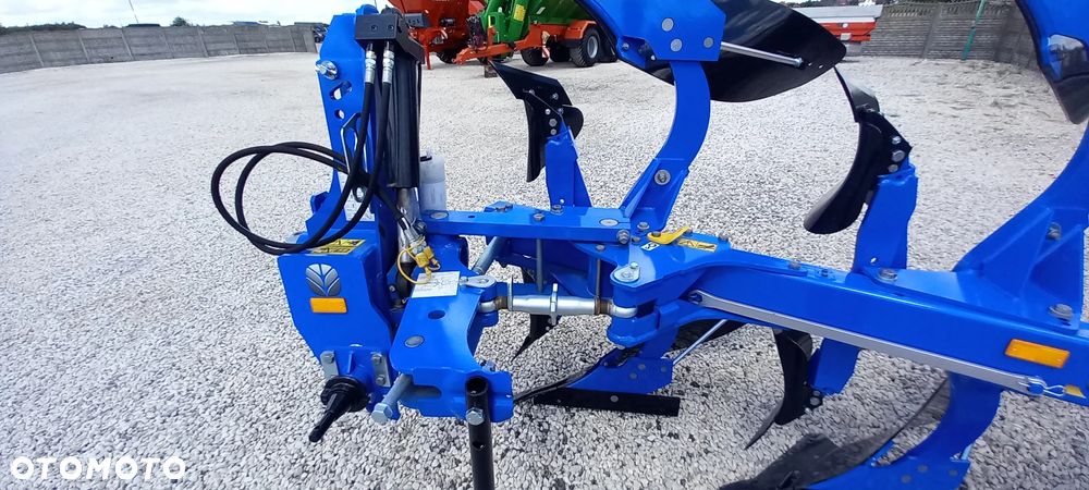 New Holland Pług obracalny model PLS4 - 3