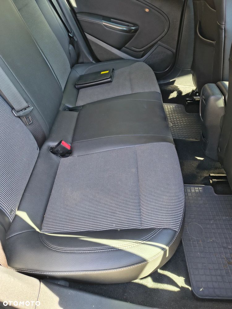 Opel Astra 1.6 T Cosmo - 14
