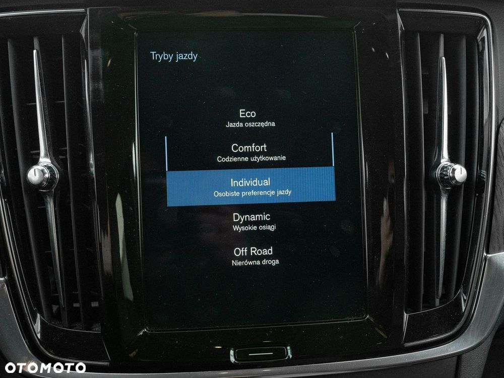 Volvo V90 Cross Country - 24