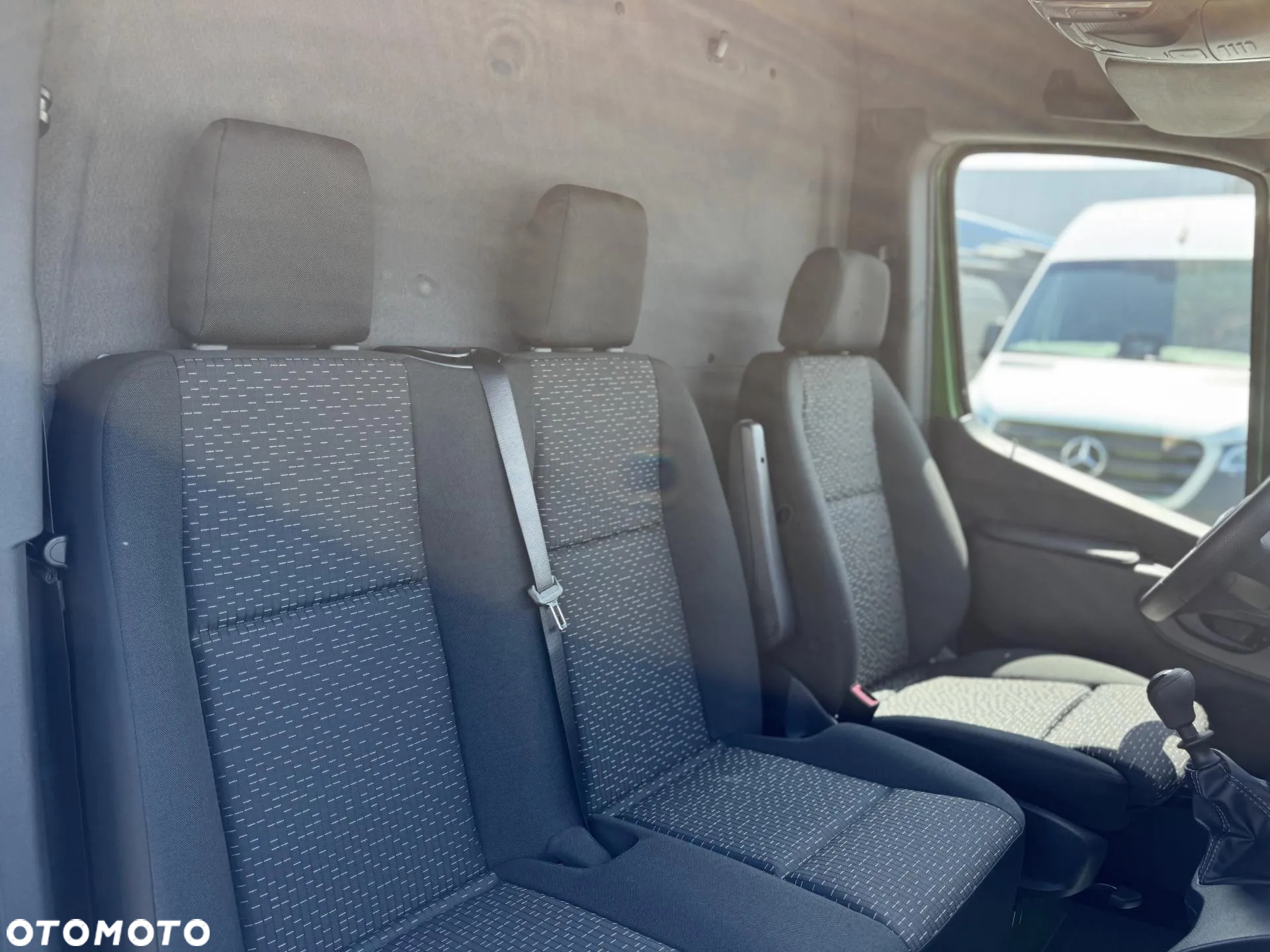 Mercedes-Benz Sprinter - 12