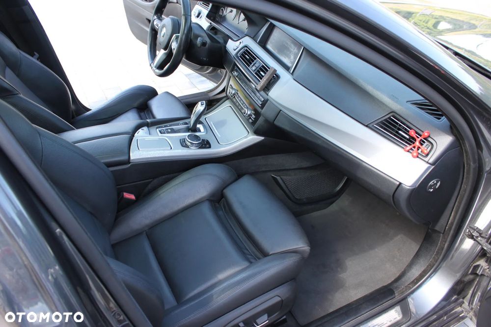 BMW Seria 5 525d xDrive Sport-Aut - 24