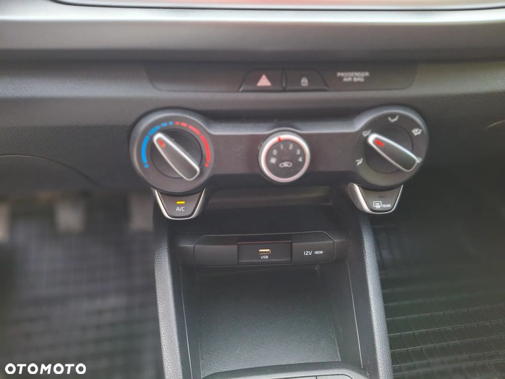 Kia Rio - 32