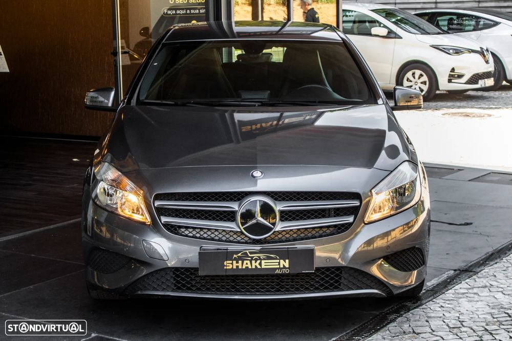 Mercedes-Benz A 180 d 7G-DCT Style — fotografia 7