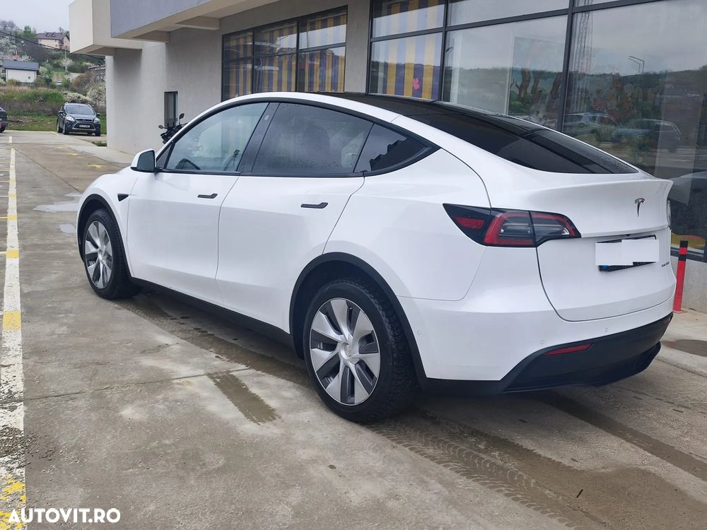 Tesla Model Y - 2