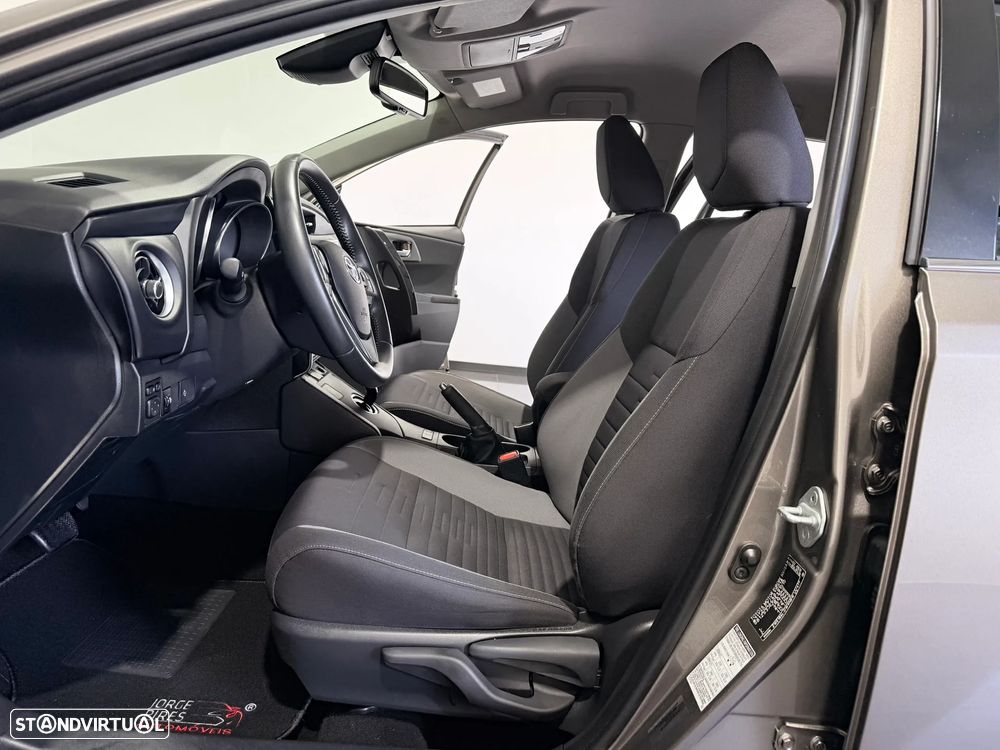 Toyota Auris Touring Sports 1.8 HSD Exclusive+Navi - 36