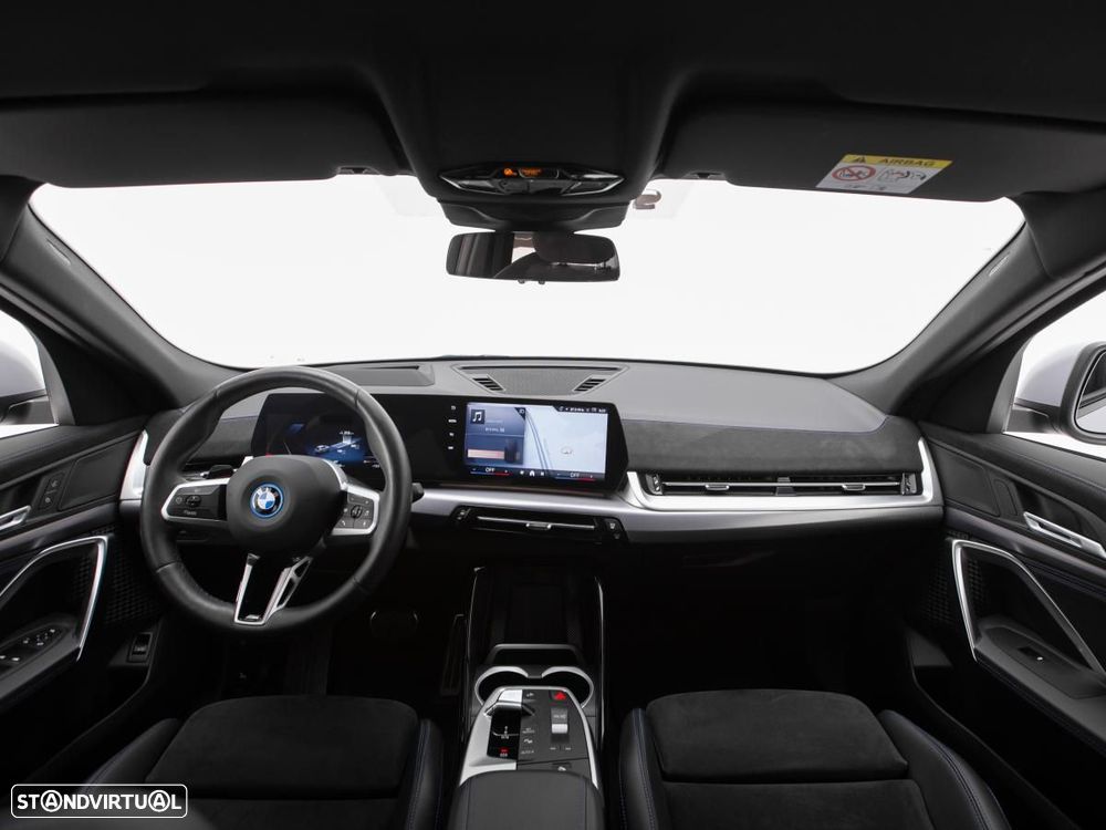 BMW iX2 eDrive20 Pack Desportivo M - 6
