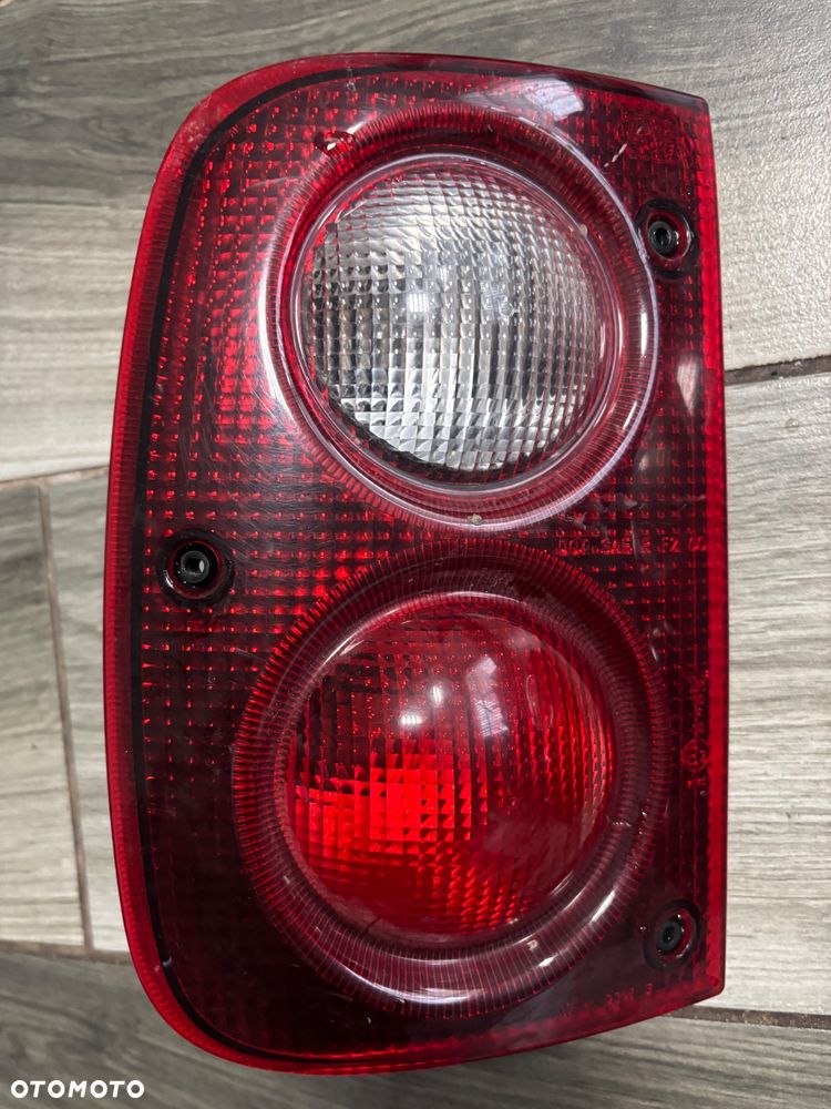 Lampa tył lewa lub prawa Land Rover kosz 184