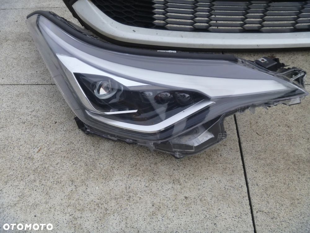 TOYOTA C HR LIFT 2019 REFLEKTOR PRAWY FULL LED USZKODZONY 81110-F4280-00 - 5