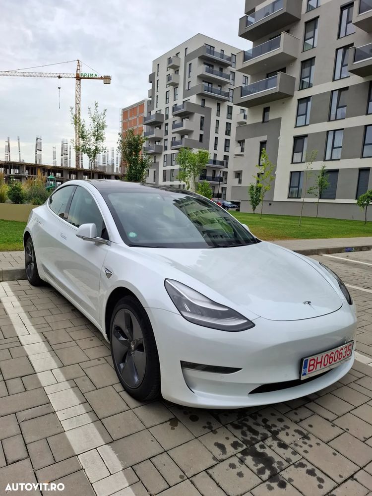Tesla Model 3 - 1