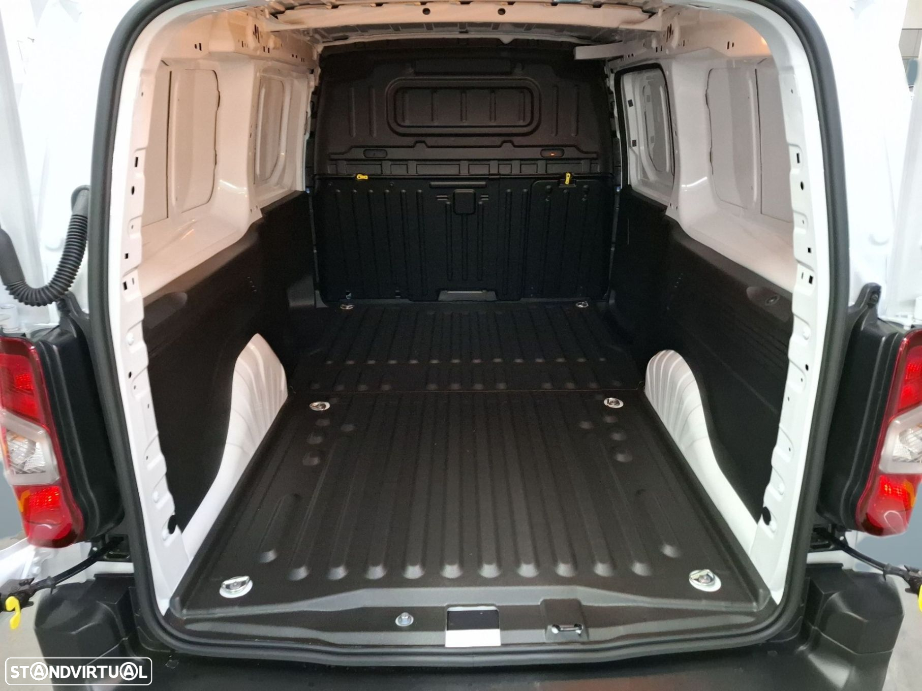 Peugeot Partner Longa 1.5 BlueHDi 100cv S&S CVM6 - 22