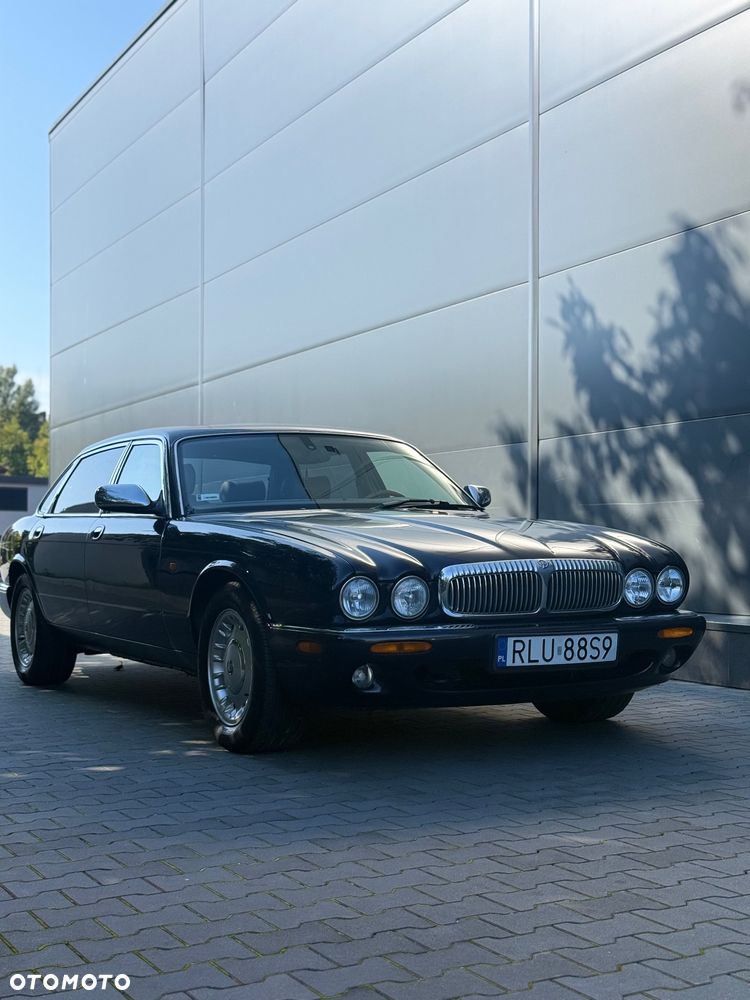 Jaguar XJ - 4