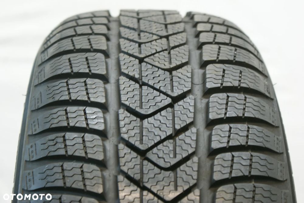 205/60R16 PIRELLI WINTER SOTTOZERO 3 , 6,9mm A4935 - 1