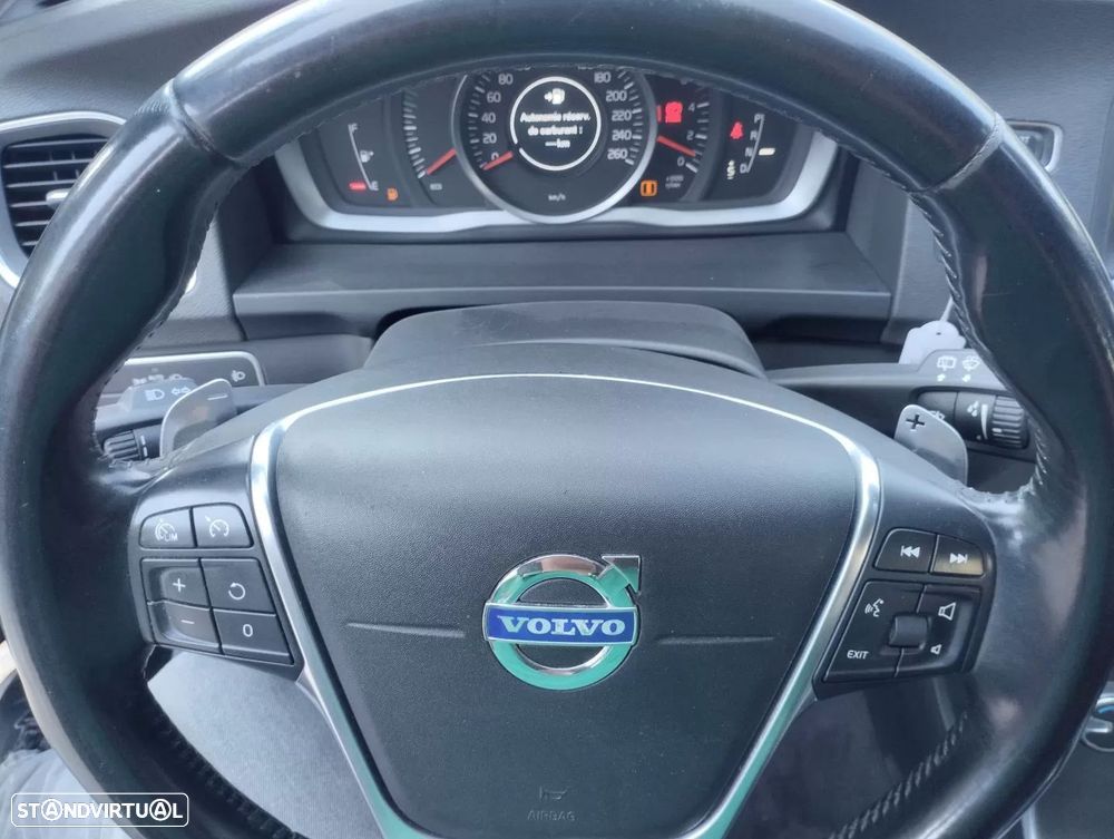 Volvo V60 2.0 D4 Momentum Eco Geartronic - 25