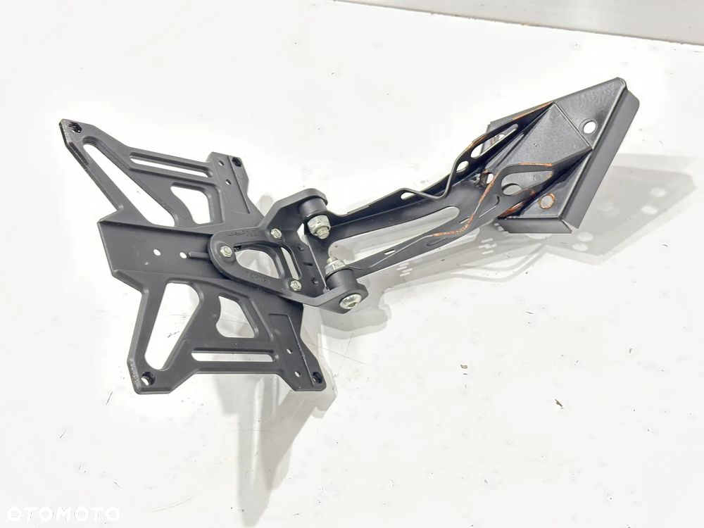 Mocowanie trzymanie tablicy rejestracyjnej Triumph Street Triple 765 - 7