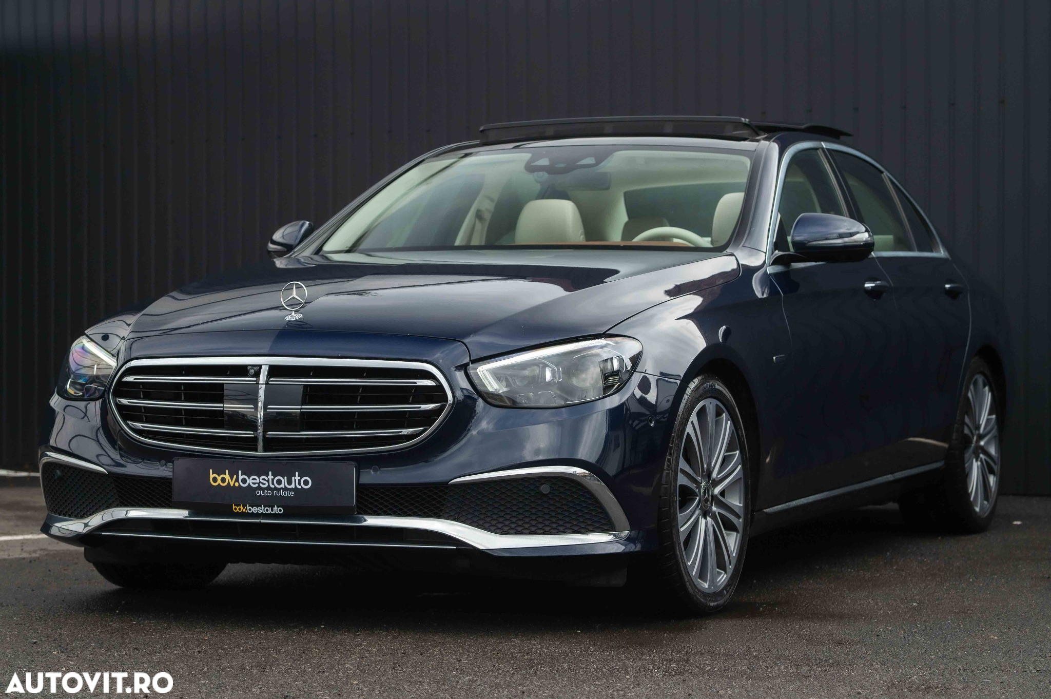 Mercedes-Benz E 300e 4Matic 9G-TRONIC Edition AVANTGARDE - 30