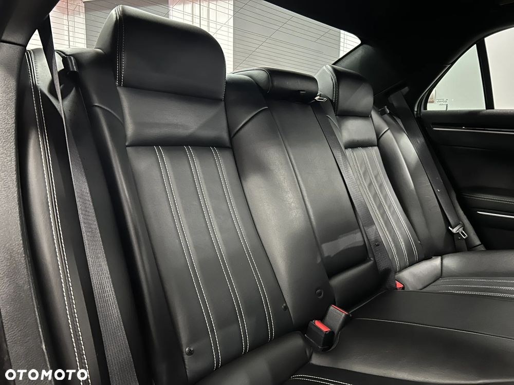 Chrysler 300s - 39