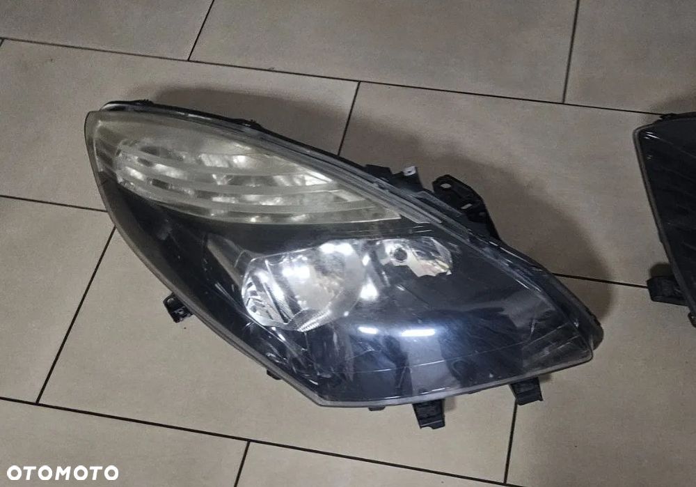 Lampa przednia / przód prawa / Renault Scenic III - 6