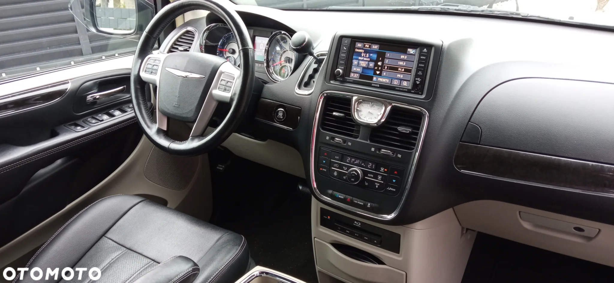 Chrysler Town & Country 3.6 Limited - 16