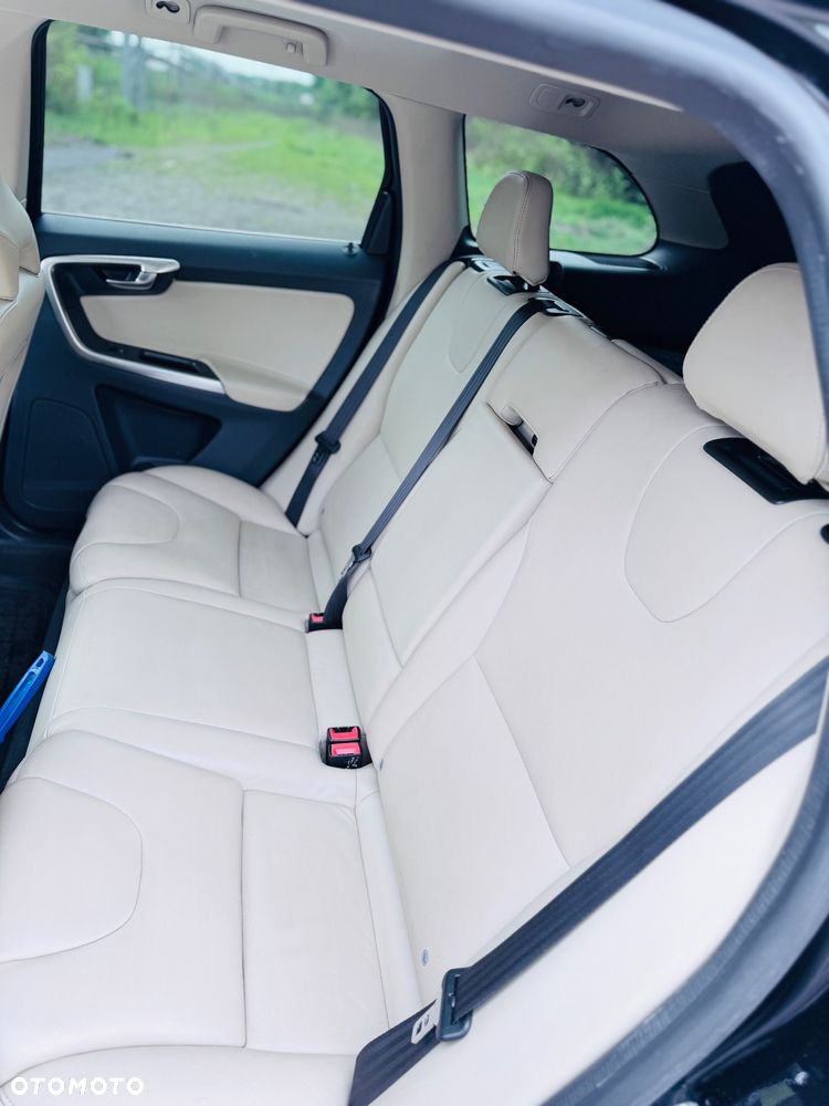 Volvo XC 60 D4 AWD Summum - 4