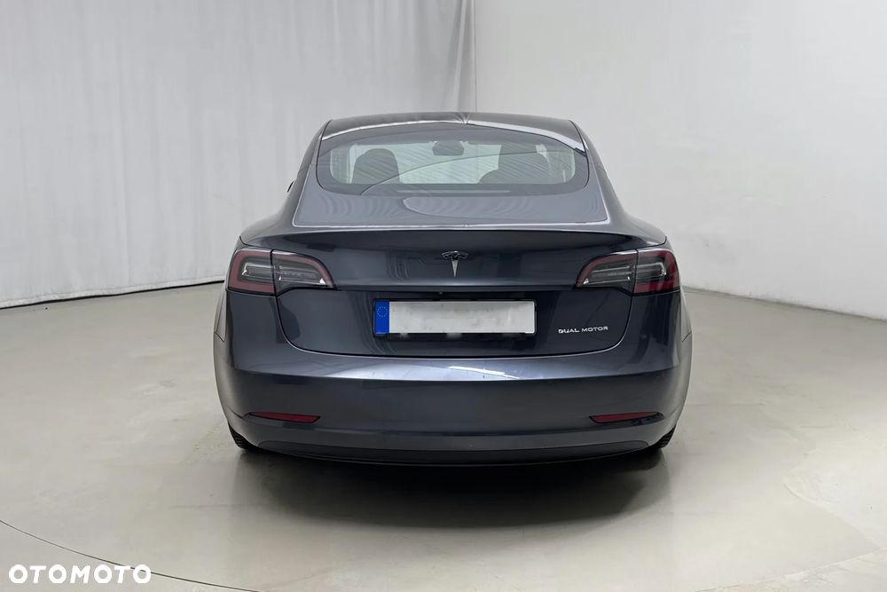 Tesla Model 3 - 4
