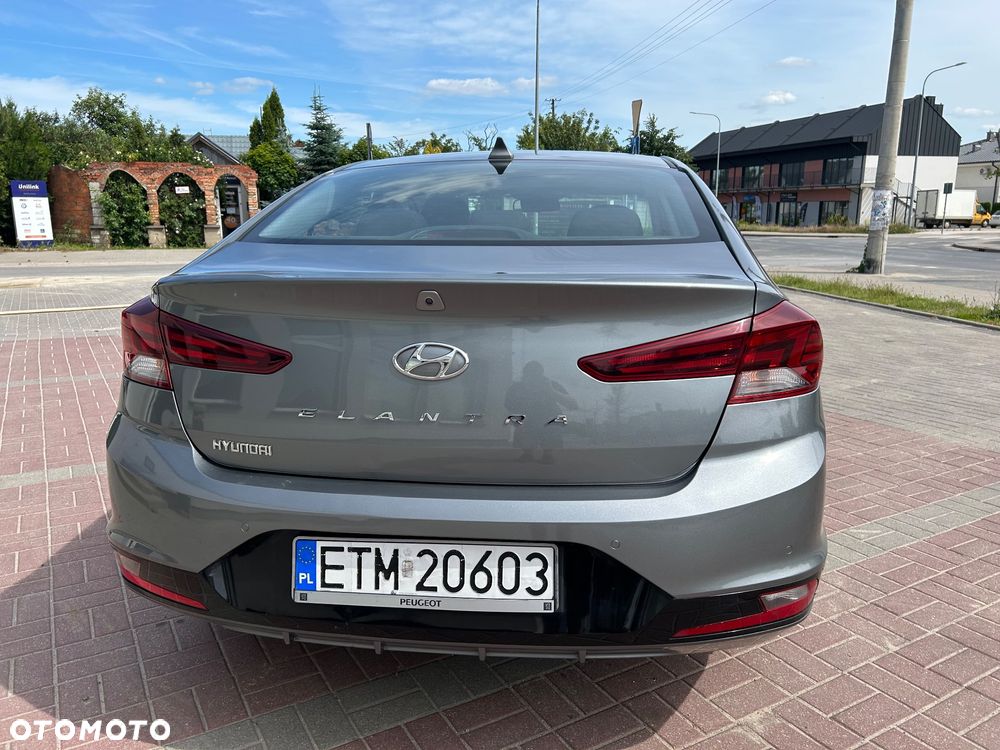 Hyundai Elantra 1.6 Premium - 4
