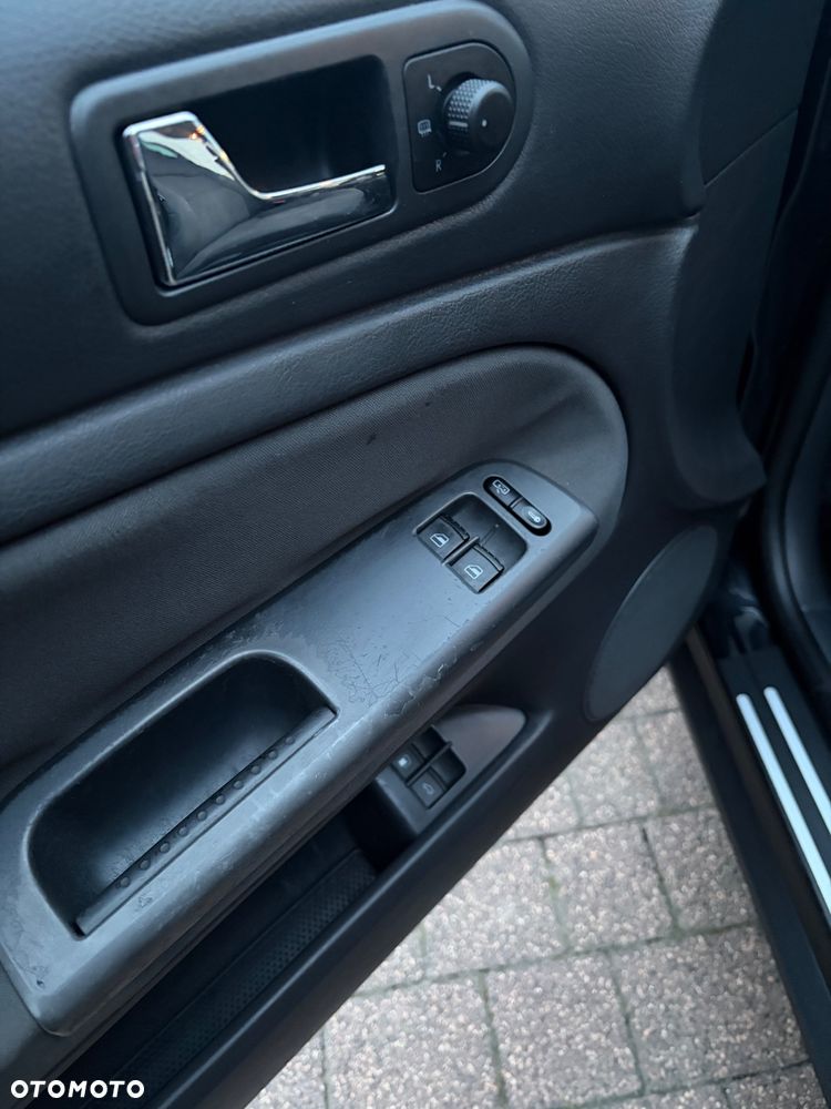 Volkswagen Passat 1.9 TDI Comfortline - 12