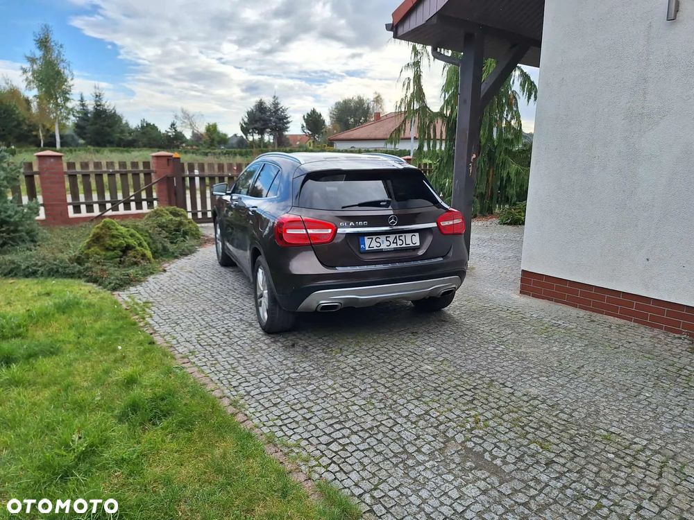 Mercedes-Benz GLA 180 - 2