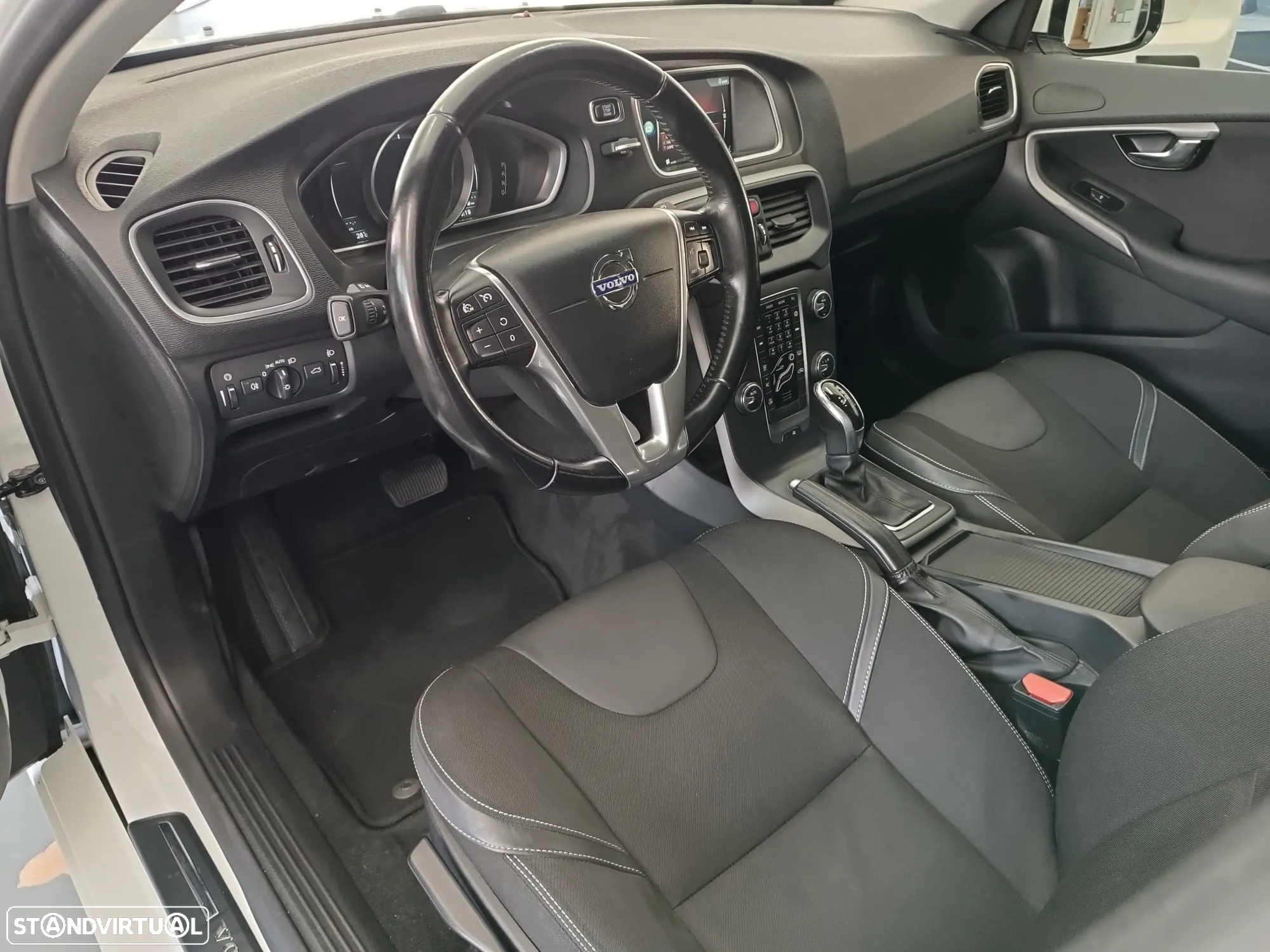 Volvo V40 1.6 D2 Momentum Powershift Eco - 10