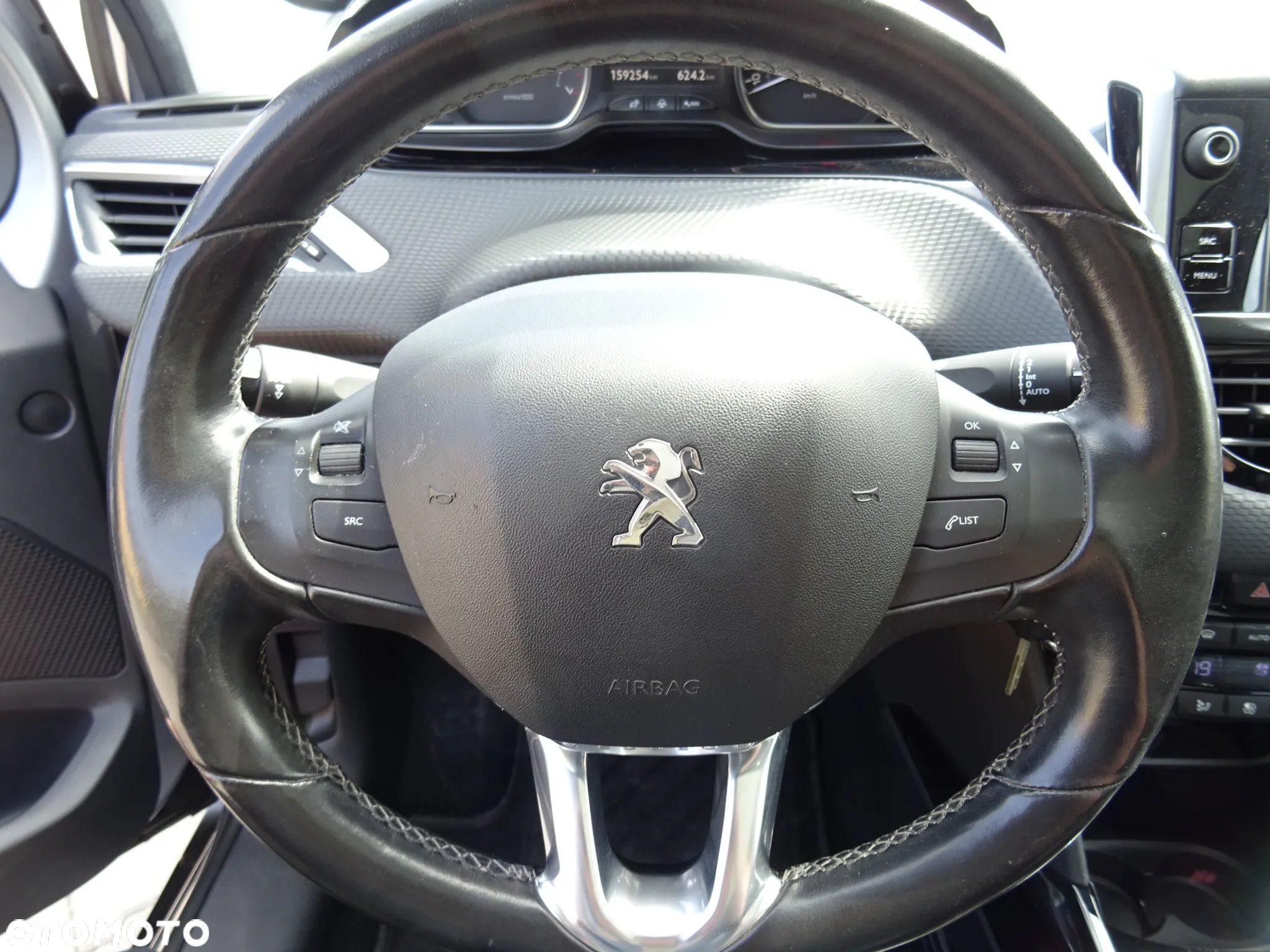 Peugeot 2008 1.2 Pure Tech GPF Allure S&S - 18