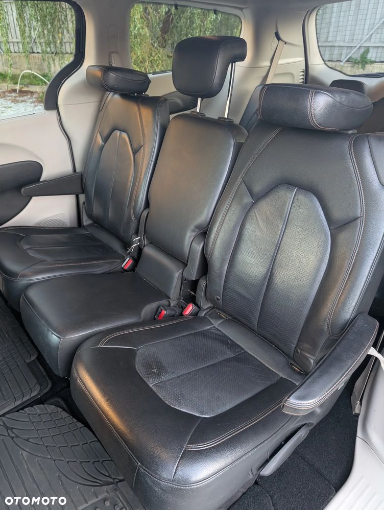 Chrysler Pacifica - 19