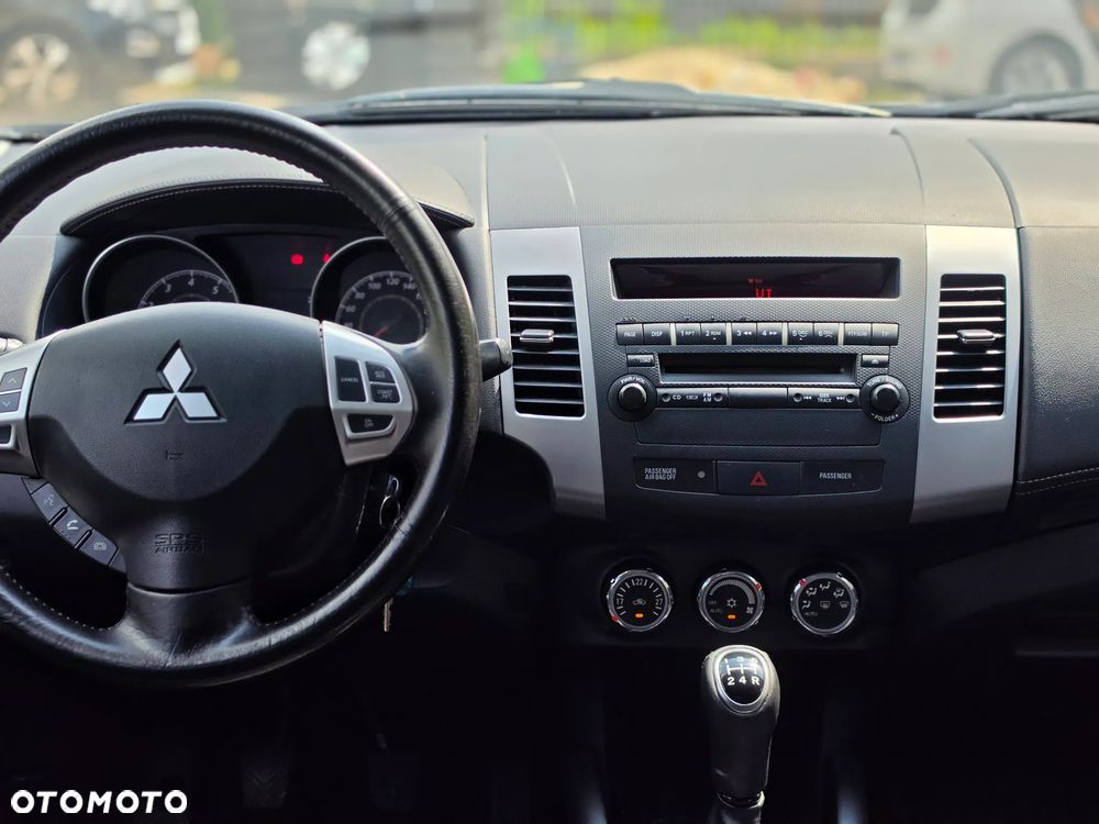 Mitsubishi Outlander - 34