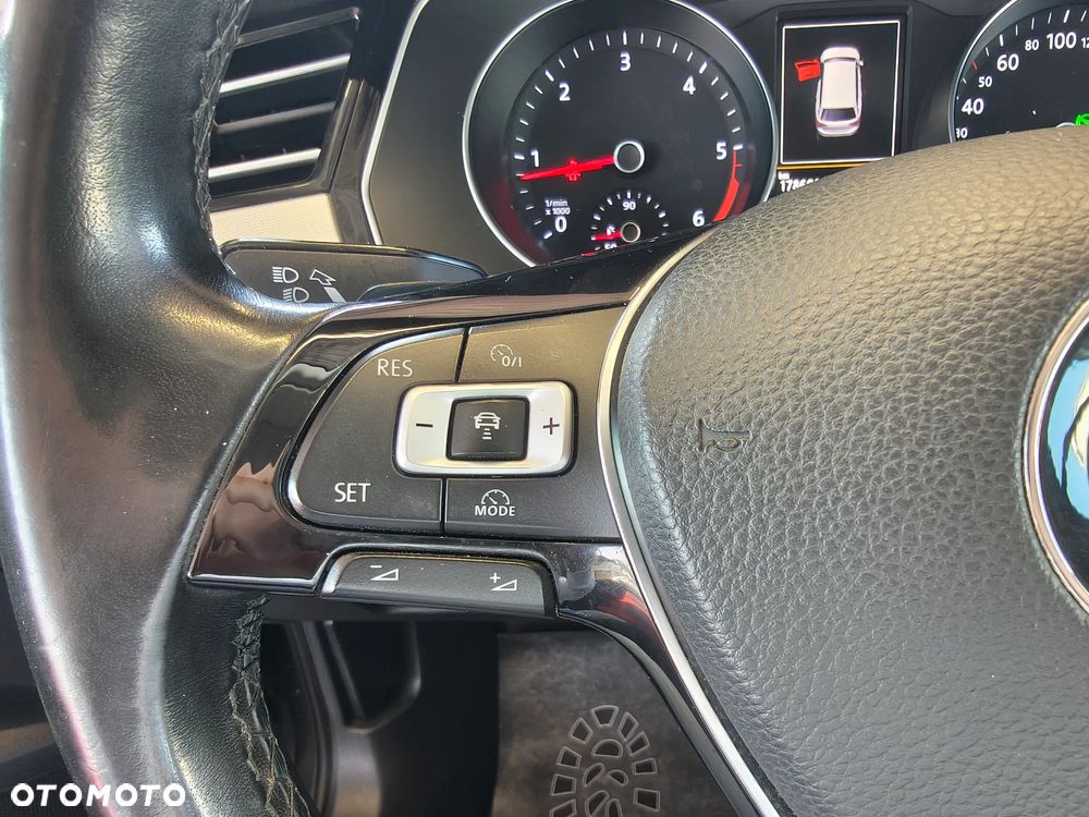 Volkswagen Passat 2.0 TDI SCR DSG Comfortline - 23