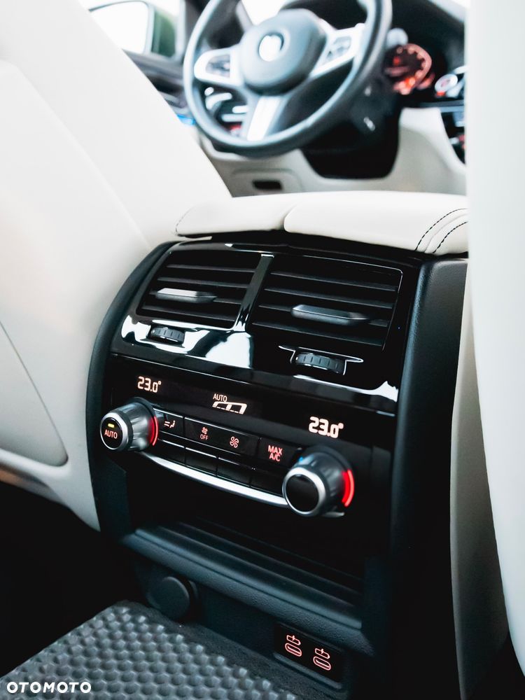 BMW Seria 5 M550i xDrive - 37