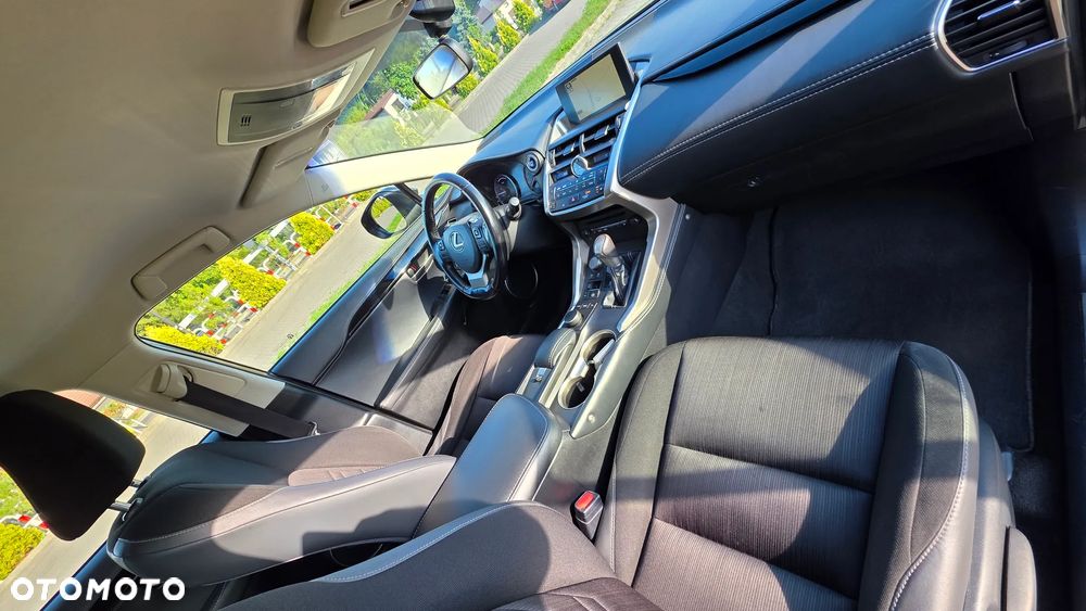 Lexus NX 300h Elite 2WD - 27