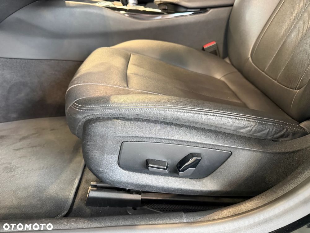 BMW Seria 5 520d xDrive Business Edition - 13