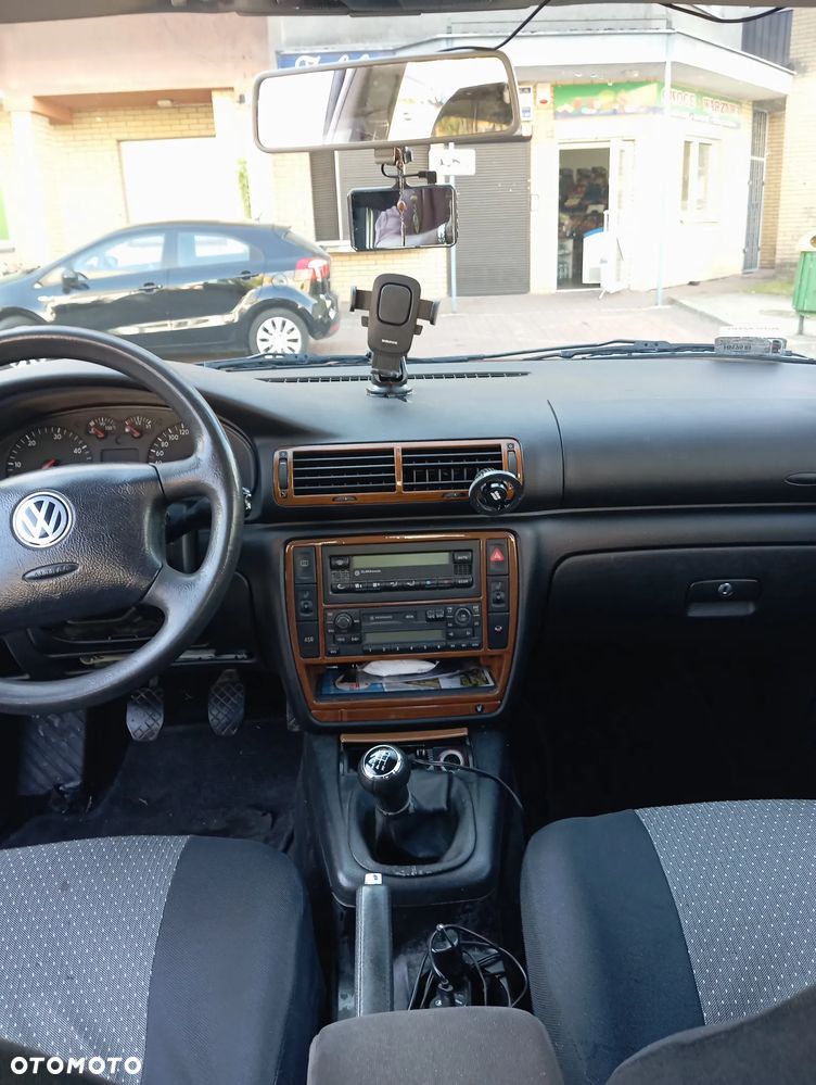 Volkswagen Passat 1.9 TDI Highline - 8