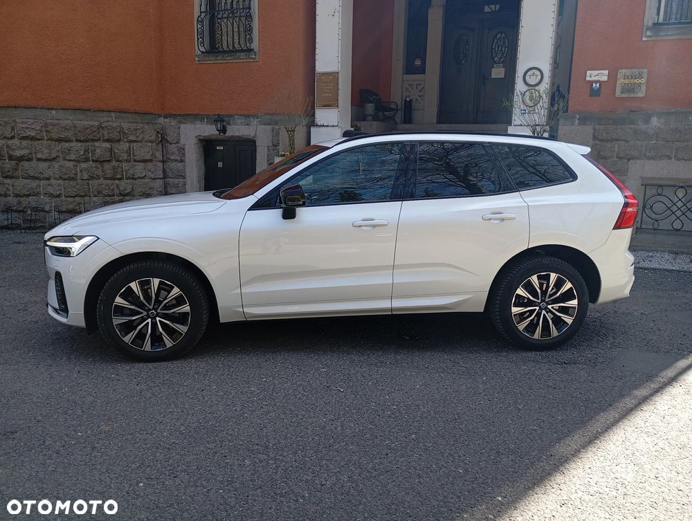 Volvo XC 60 B4 D AWD Ultimate Dark - 4