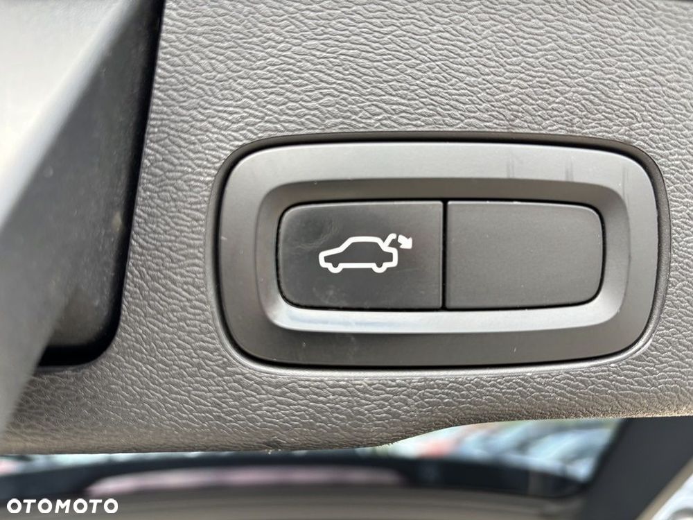 Volvo XC 60 T5 AWD Momentum Pro - 22