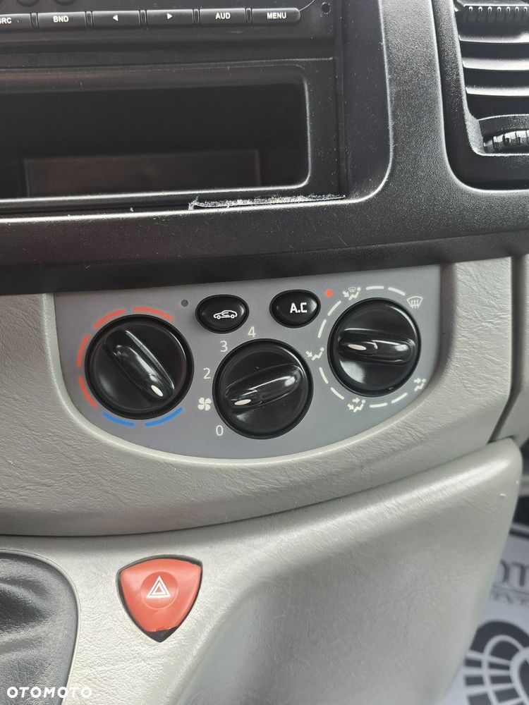 Renault Trafic - 24