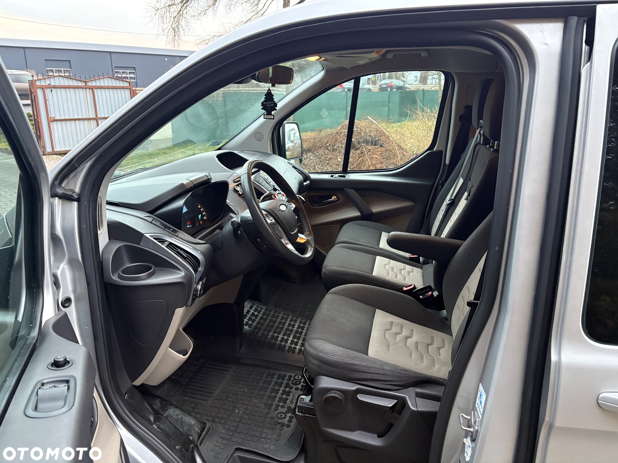 Ford Tourneo Custom - 14