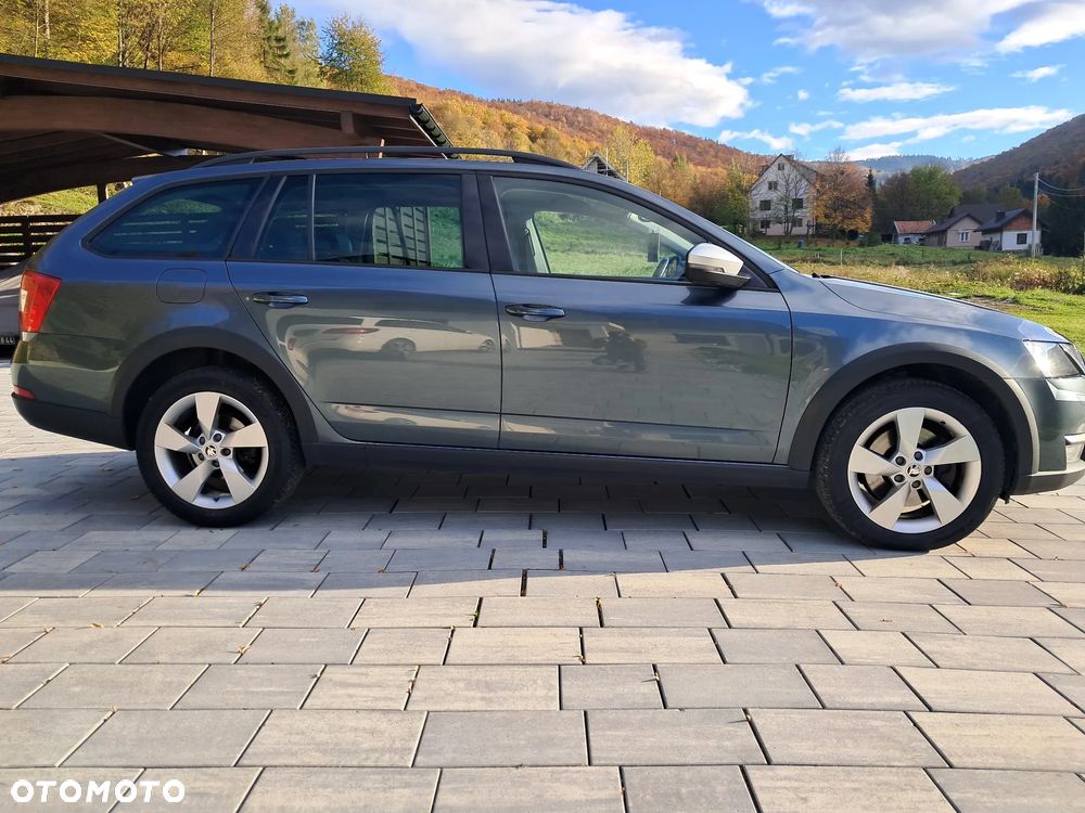 Skoda Octavia Combi 2.0 TDI 4x4 DSG Scout - 17