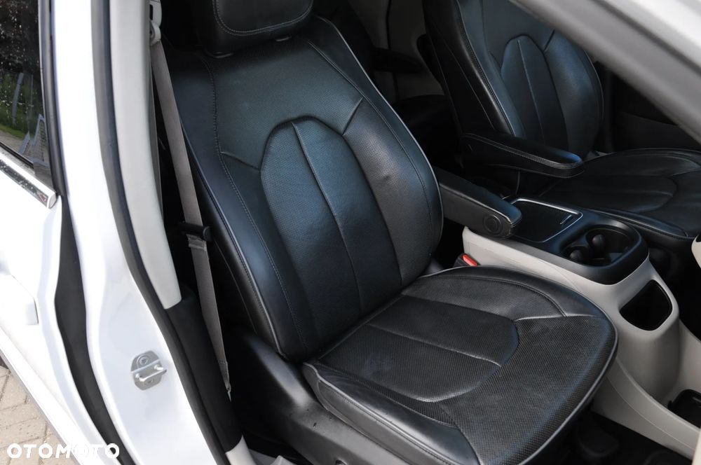 Chrysler Pacifica - 28