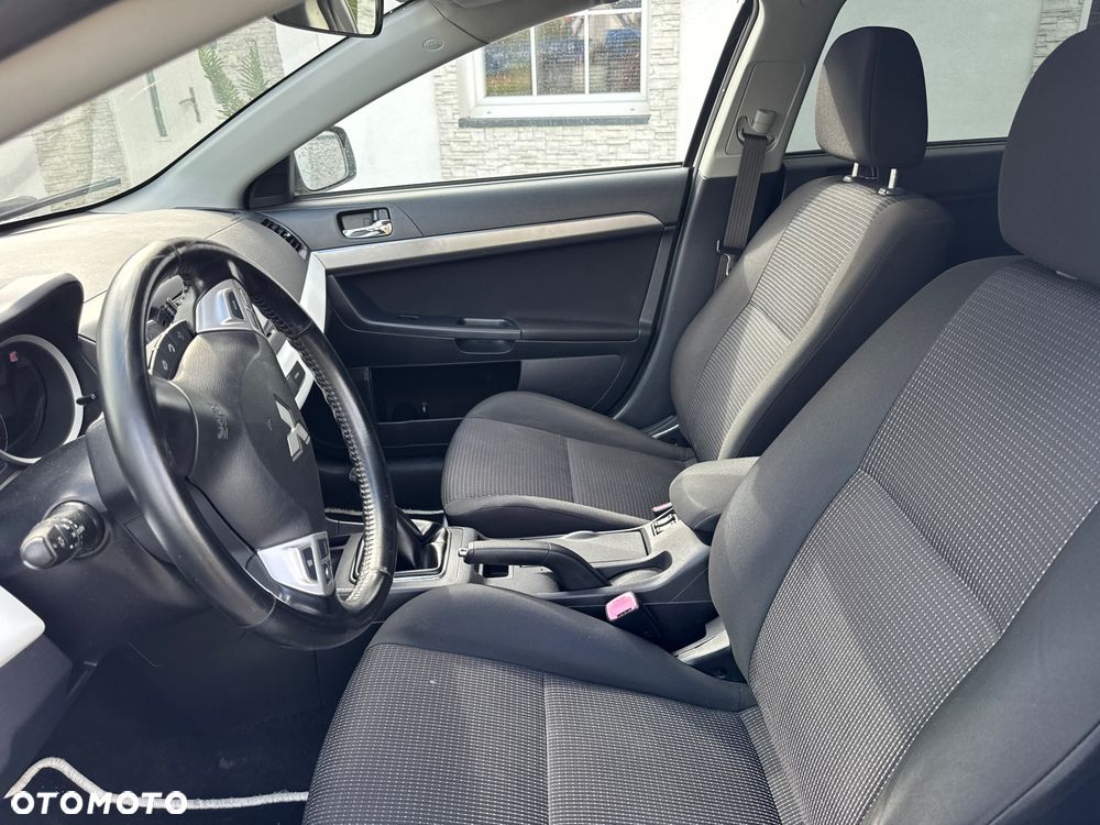 Mitsubishi Lancer - 12