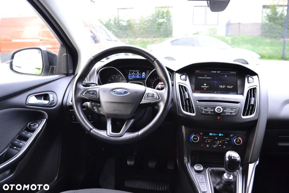 Ford Focus SW 1.0 EcoBoost Titanium - 28