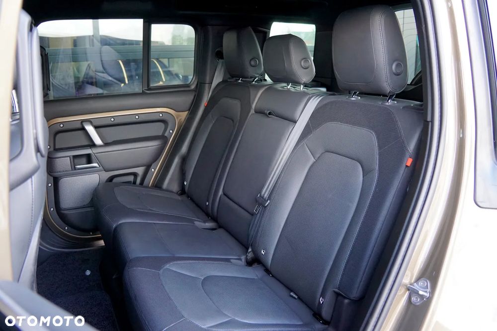 Land Rover Defender 3.0 D300 mHEV X-Dynamic HSE - 21