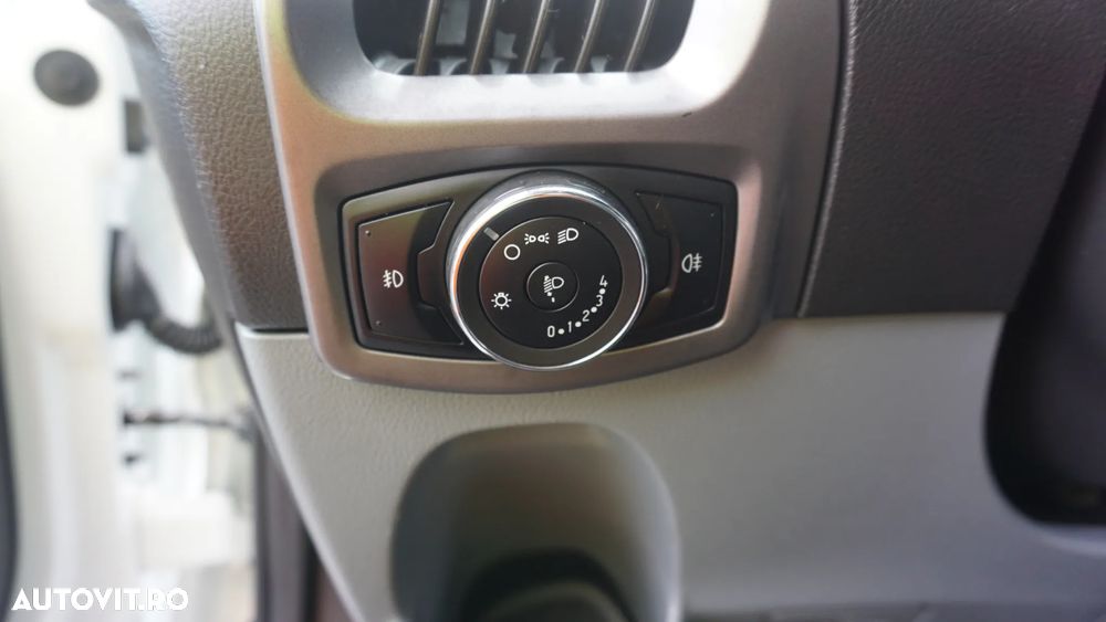 Ford Transit Custom - 13