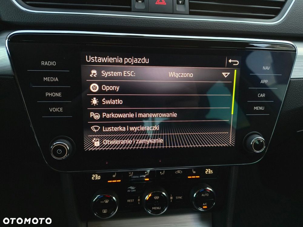 Skoda Superb 2.0 TDI SCR Ambition DSG - 32