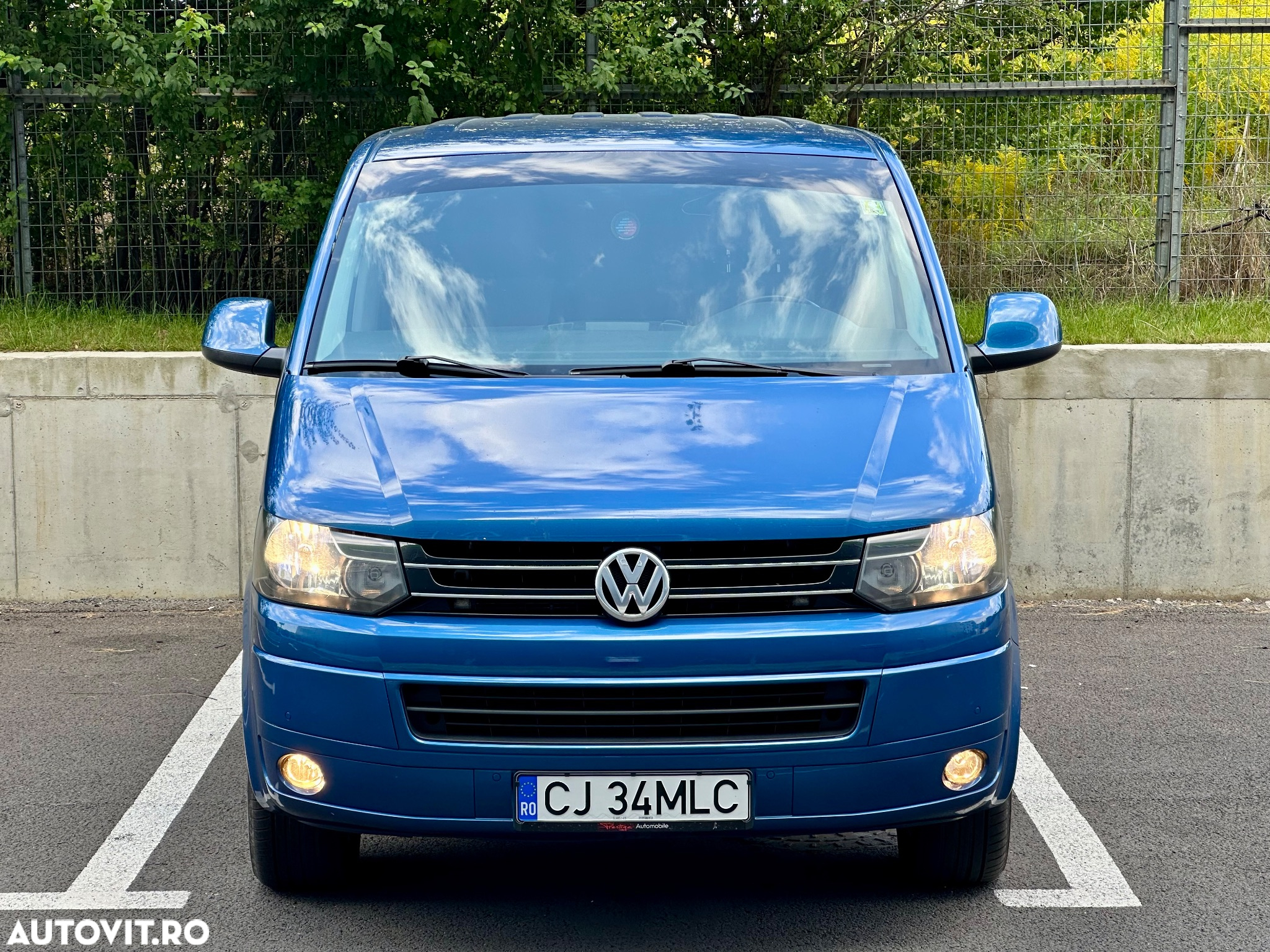 Volkswagen Multivan - 2