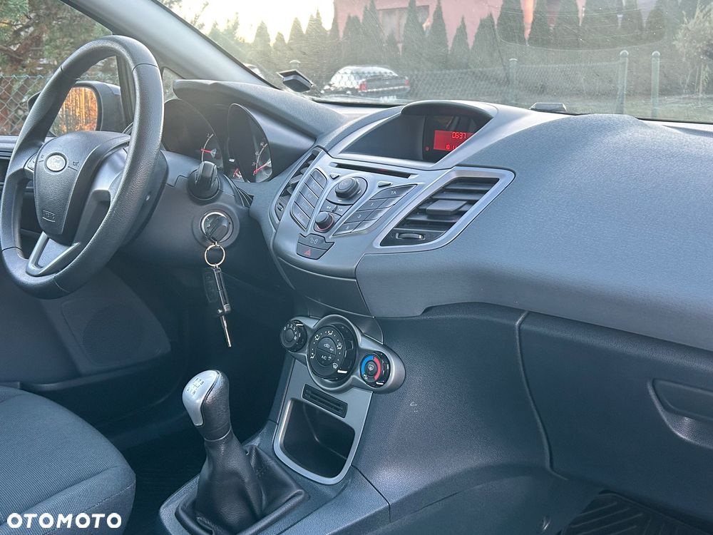 Ford Fiesta 1.25 Celebration - 27