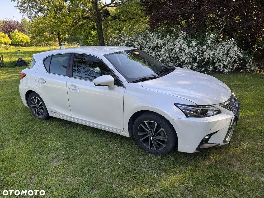 Lexus CT - 4